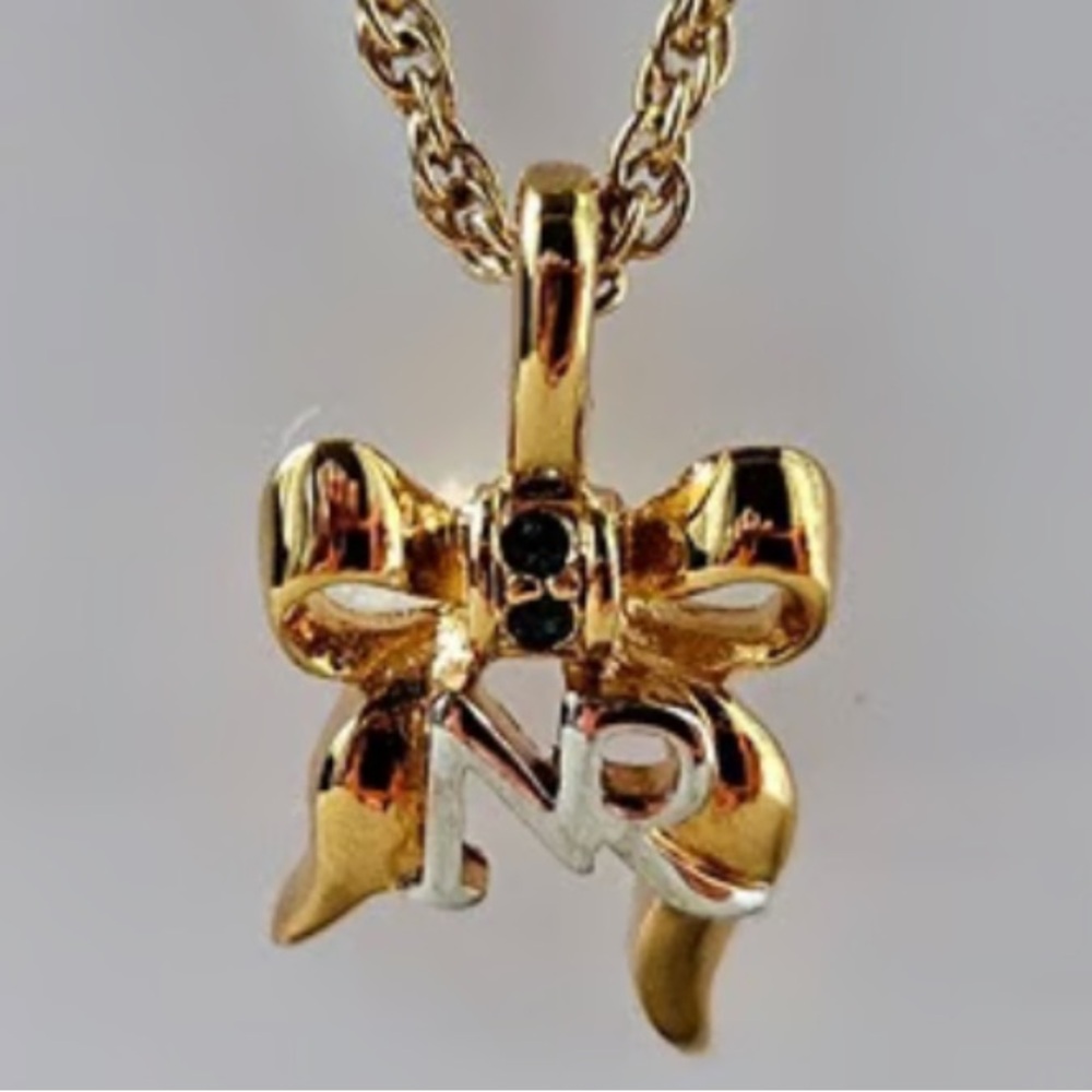 Nina Ricci Vintage Gold Ribbon Bow Pendant Rope Chain Necklace